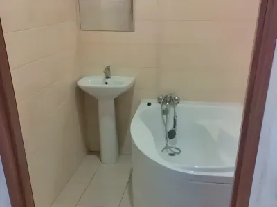 baie modernă cu cadă apartament închiriere Sector 1 București